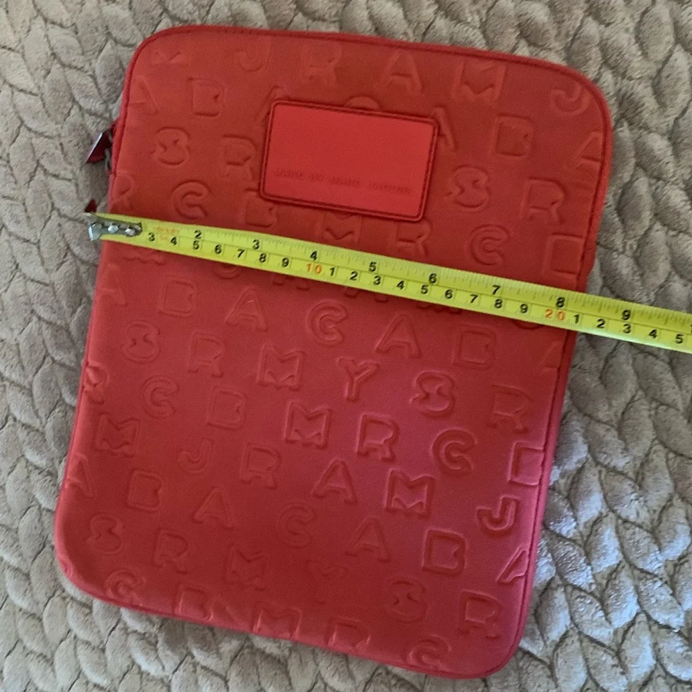MARC by Marc Jacobs Tech BAG Pouch Storage Travel Red Padded Foam Embossed